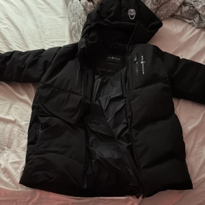 Sail racing jacka  - Jag säljer en sail racing jacka, som är bra nu till vintern och den är inte mycket använd.