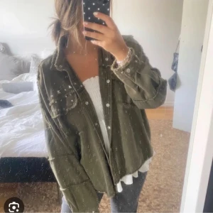 Zara Jacka - Grön Zara jacka i storlek XS, men mer som S. Toppenskick!