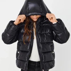 Jacka - Superfin vinterjacka från only i storlek 164 men skulle säga att den passar xs/s. Bara lite använd men i bra skick. Pris kan diskuteras 🥰