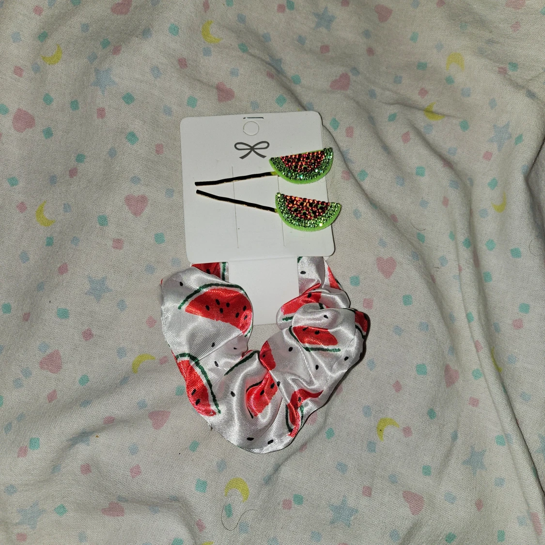 Vattenmelon hårklämmor och scrunchie