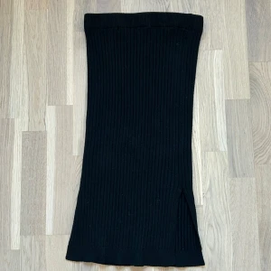 Stickad kjol med slits  - Jättefin stickad kjol med slits från NA-KD ❤️ Oanvänd 