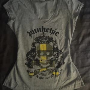 Sigma tröja  - Från ginas gammla collection, skulle säga den passar Xs/M beronde på hur man vill att den ska sitta💕