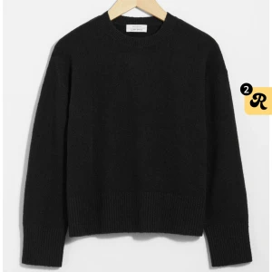 & Other Stories Stickad Tröja Svart - Säljer nu min i princip helt oanvända stickade tröja från & Other stories i storlek S, använd max 5 ggr så väldigt bra skick