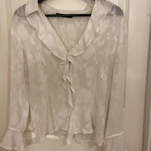 Vit blus - Vit blus från zara i bra skick❤️