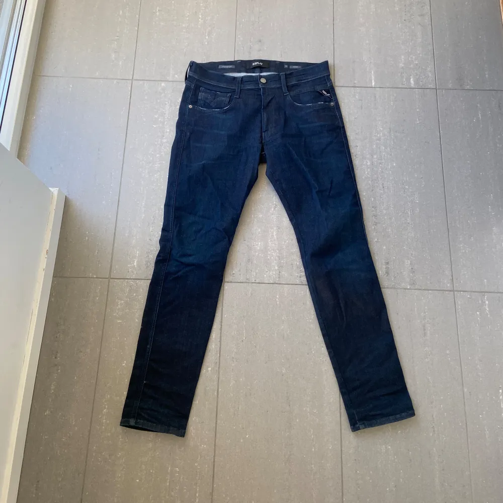 Säljer nu dessa replay Anbass Hyperflex jeans, skriv för fler bilder/frågor🙌🏼. Jeans & Byxor.