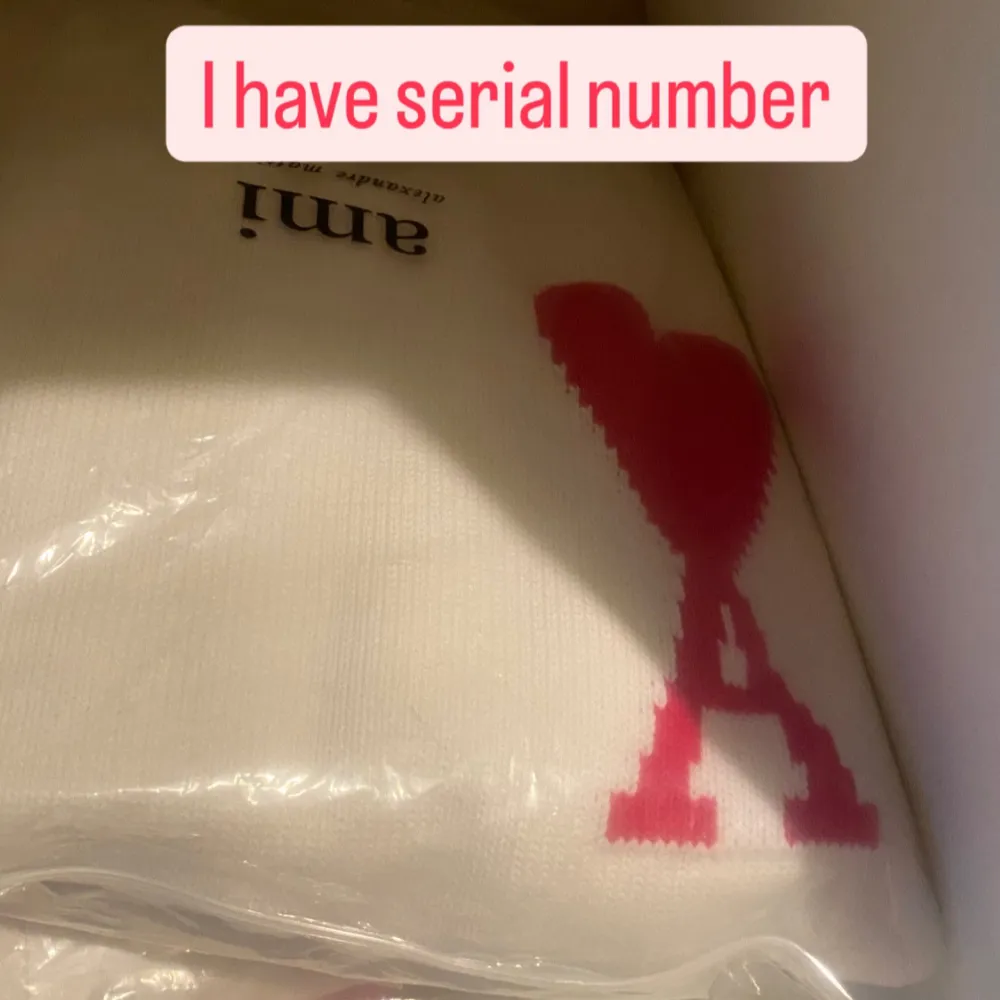 Skriv dm för mer detaljer! Tröjan har QR kod med! . Neuletakit & Villapaidat.