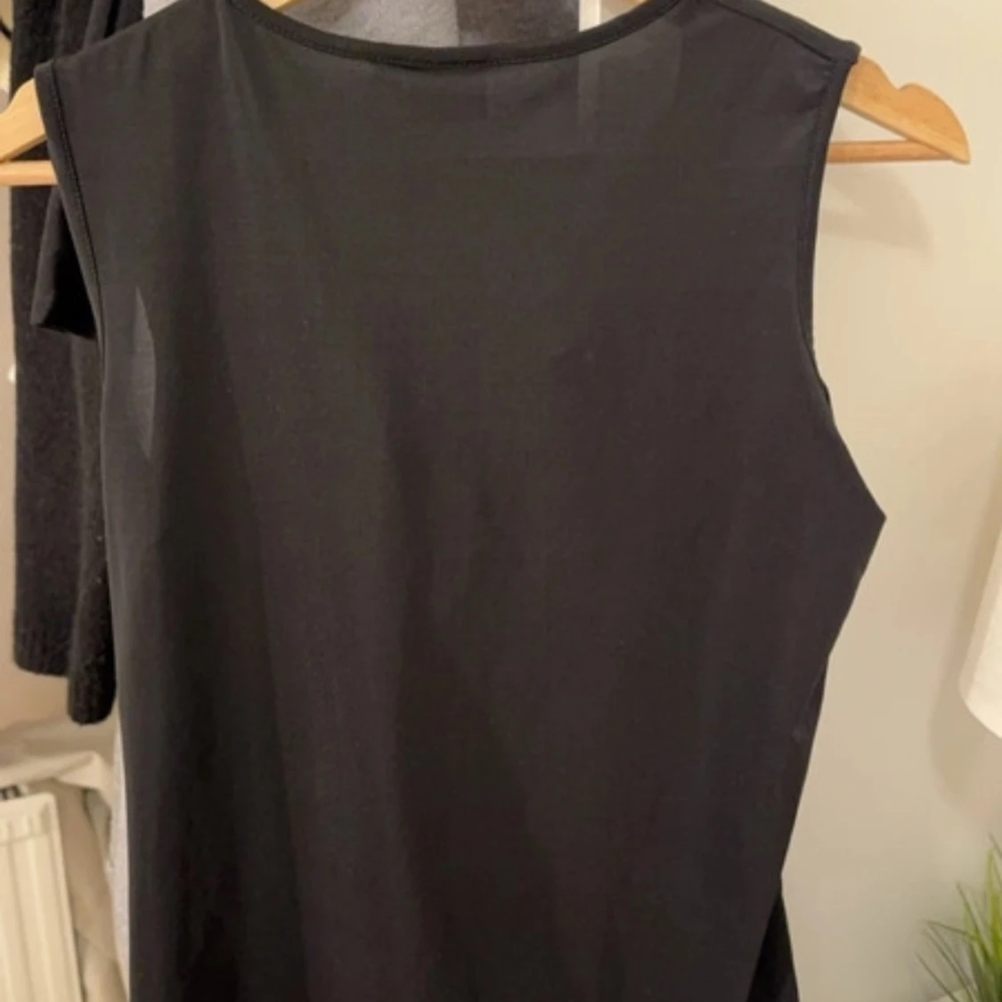 Svart ärmlös topp från Story - 1