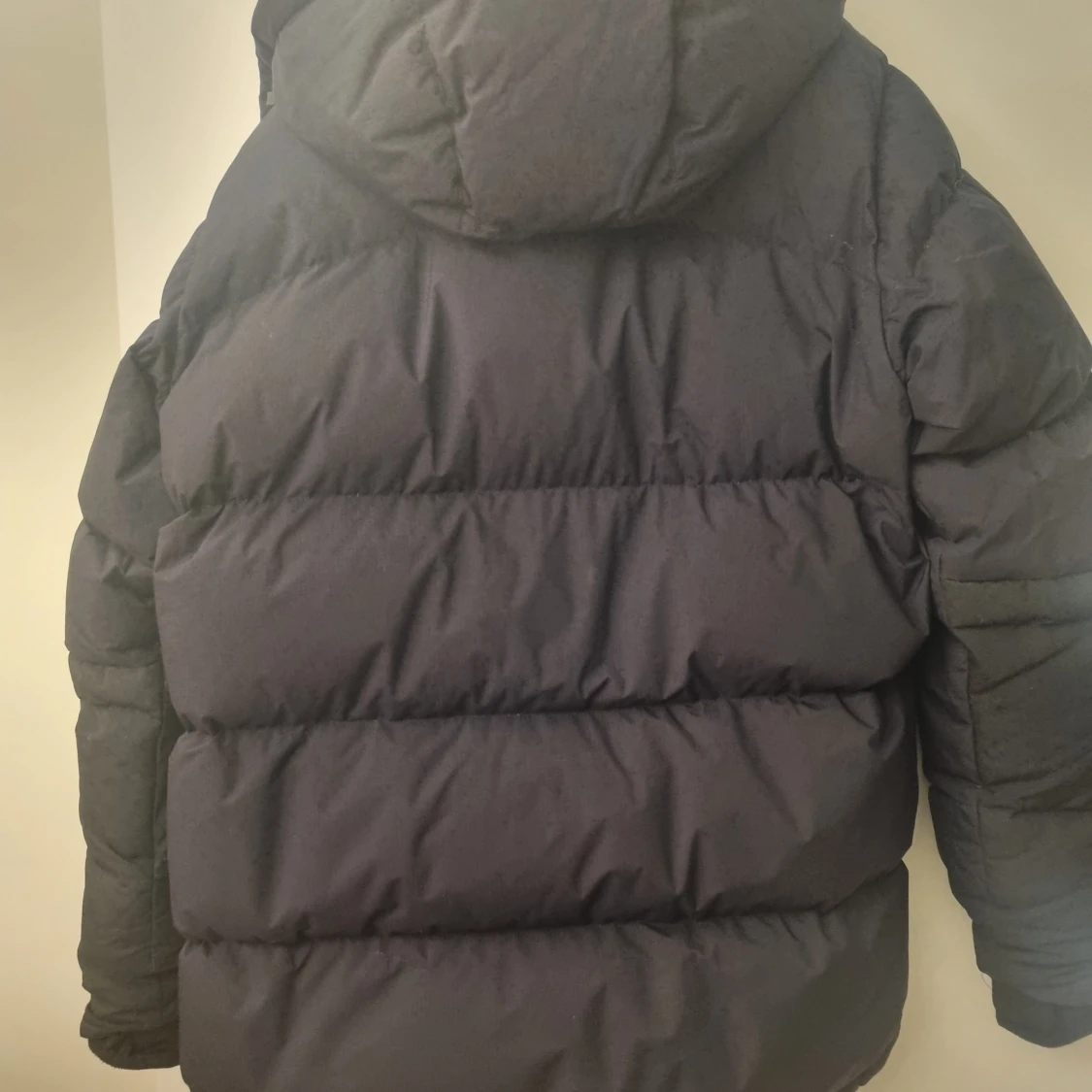 Svart dunjacka från Sail Racing - 3