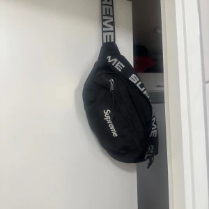 Supreme waistbag ss18 - Inte använt på flera år, men inte nyskick 