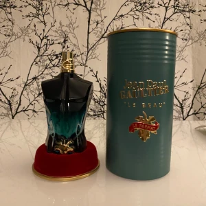 Jean Paul Gaultier Le Beau Le Parfum - 1ml=29kr 2ml=50kr 5ml=99kr 10ml=180kr