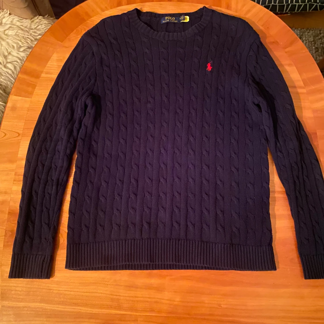 Mörkblå kabelstickad tröja från Ralph Lauren - 1