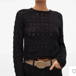 Stickad tröja  - Stickad tröja ifrån Vero Moda. Lappen är borta men tror storlek M!