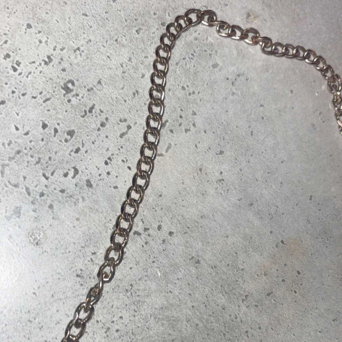 Svart axelväska från Guess - 1