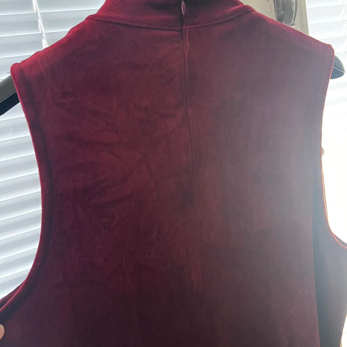 Vinröd ärmlös byxdress från First Class Party - 2