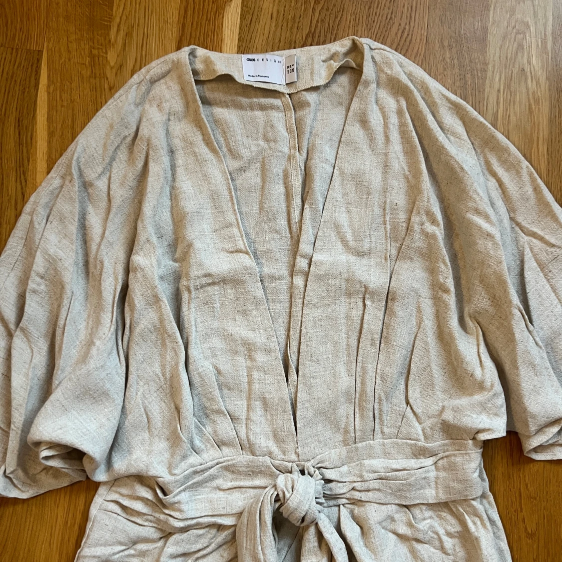 Linneklänning med knytband - 1