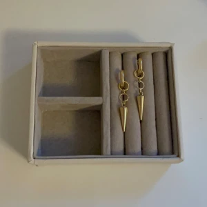 Tove Earrings  - 55kr per par, gjorda i rostfritt stål vilket innebär att de inte färgar av sig eller tappar färg💞 Beställ via Plick eller Ebnorth.quickbutik.se🤗