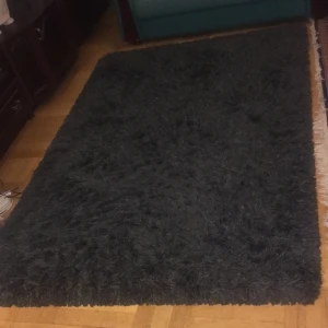 Mörkgrå matta - GÅSER, 133 x 195cm, bra skick