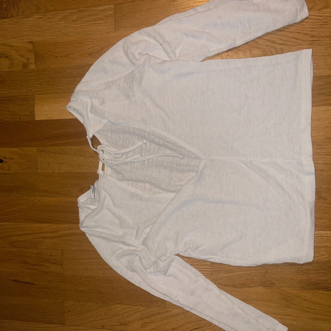 Vit långärmad topp med knyt - 1