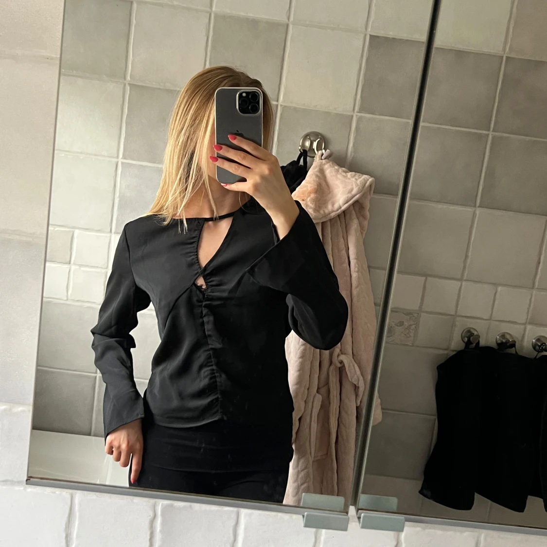 Svart blus med unik design