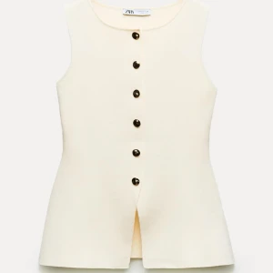 Zara topp - Vit gräddig topp från Zara. ALDRIG ANVÄND! Slut i lager. 