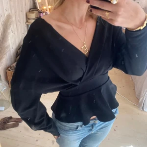 Blus - SUPER snygg och eftertraktad!!