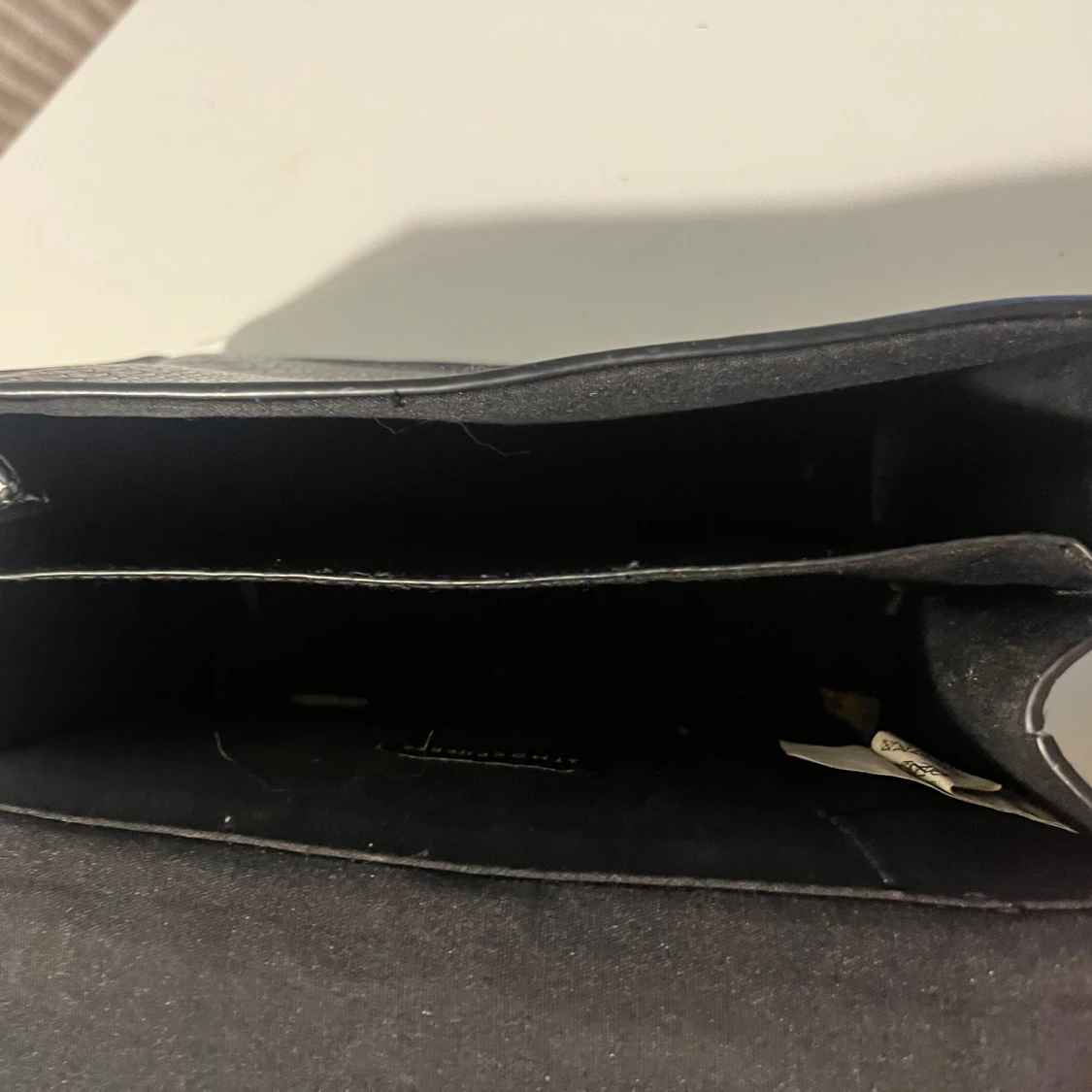 Grå axelväska med ormskinnsmönster - 3