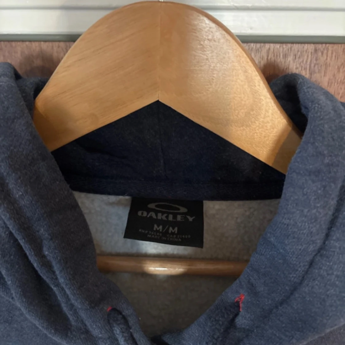 Mörkblå hoodie från Oakley - 1