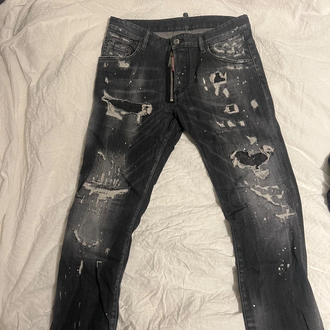 Grå jeans med slitningar från Dsquared2