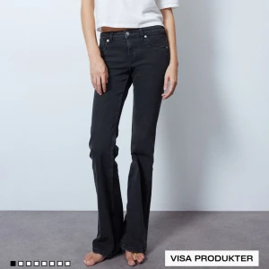 Bootcut jeans - Säljer dessa skit snygga jeans, aldrig använda och prislapp på, säljer då dom inte satt bra på mig💕 hör av er om ni är intresserade, pris går alltid att diskutera 💕 köpte för 199, säljer för 149