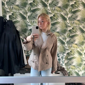 Höstjacka  - Säljer min Höstjacka från Vero Moda 