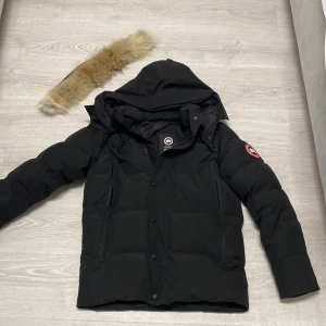 Canada goose vinterjacka  - Bra skick, storlek s men passar folk med storlek M 