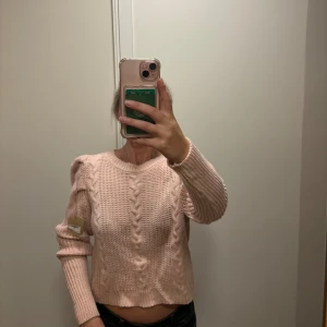 Rosa stickad tröja - Rosa stickad tröja, aldrig andvänd 