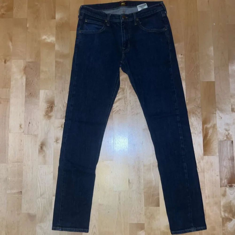 Vi säljer nu dessa snygga Lee jeans⭐️ Storlek: W31 L34 Pris: 350:- Retail: 1199:- Skick: 9/10 Hör av er vid frågor eller funderingar! . Jeans & Byxor.