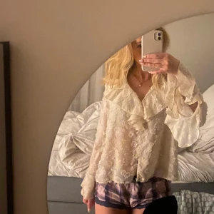 Zara blus - Säljer denna superfina zara blus❤️