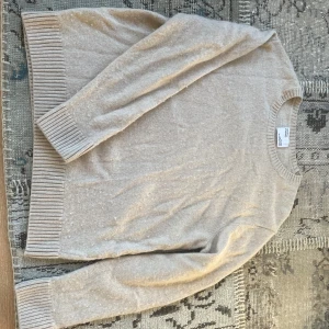 Merino ull tröja - En tröja i 100% merino ull. Storlek M. Tveka inte att höra av dig vid frågor.✅ vid snabb affär kan priset diskuteras🤝