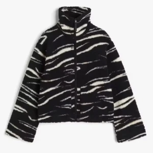 Teddyjacka  - Säljer min supermysiga teddyjacka från H&M. Den är i storlek L, sitter lite oversized på mig som vanligtvis har xs/s💗