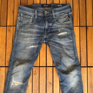 Replay jeans  - Replay anbass i storlek 29/32 som är riktigt fräscha. Knappt använda. 