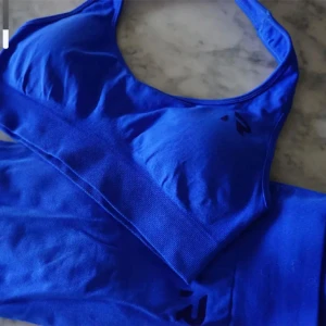 Relode - Träningsetta från relode(RADIANT)  Blå topp:M Tights:S 