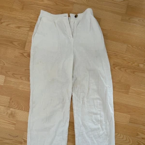 Vita linnebyxor från asos  - Supersnygga vita linnebyxor från asos! 