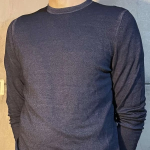 Massimo dutti  - En skön tröja från dutti, ganska stretchig material som anpassar sig till kroppen Modell 188 Storlek L Skick 10/10