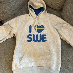 Väldigt fin Sverige hoodie som är skön och oversize Storlek XL