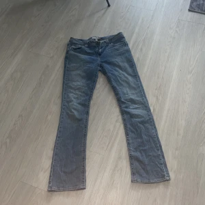 Lågmidjade jeans - Köpt secondhand. 