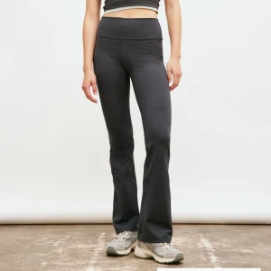 Yoga Pants - Berömda yoga pants från hm i grått. Är helt oanvända och prislappen sitter kvar