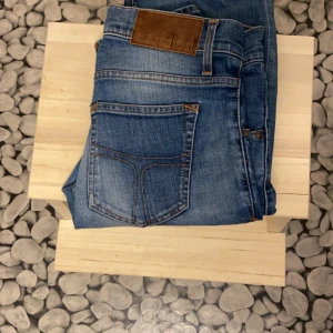 Tiger of Sweden jeans - Ett par snygga Tiger of Sweden jeans  slim fit storlek  30/32
