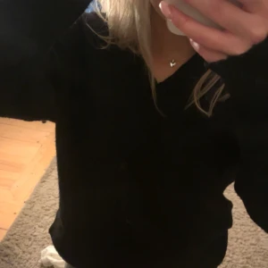 Stickad svart tröja  - Skriv för fler bilder 💗 pris kan diskuteras 