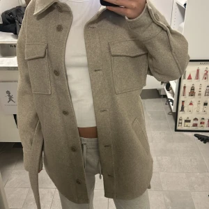 Höst kappa - Höst kappa i st. M från bikbok 🍂🍁