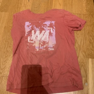 Tröja. - Säljer denna tröjan pga för liten för mig.❤️