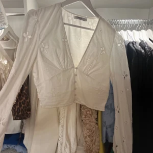 Topp ballongärm  - Från nakd storlek 42(liten i storleken)