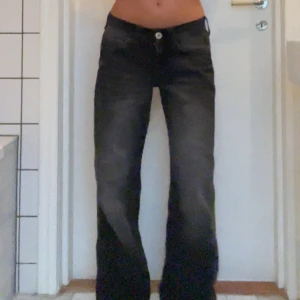 Low baggy jeans  - Ny skick💕 storlek: w24 l30. Passar 160 cm💗 nypris: 700 kr