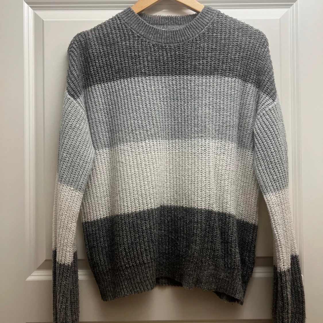 Grå stickad tröja från NA-KD  - 90